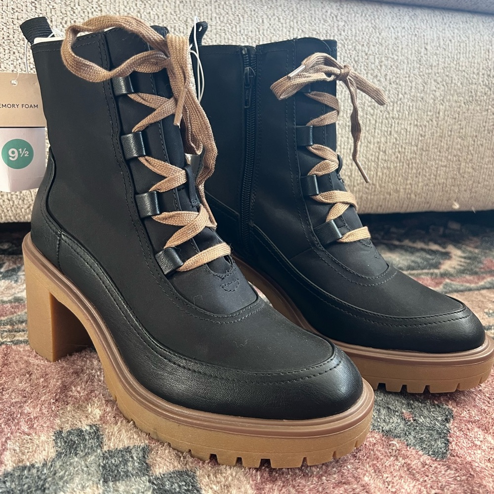 Memory foam boots